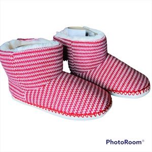 NEW Torrid Red Stripe Knit Cozy Booties Slippers Extra Wide Size 9 Lounge Warm